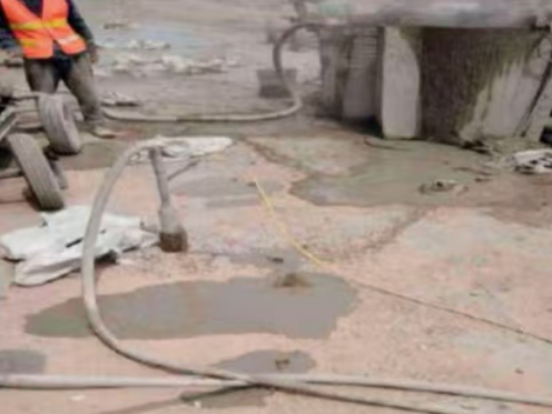 桂阳水泥混凝土路面板底注浆技术 路面脱空注浆整治方案