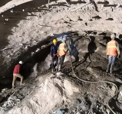 桂阳拱顶带模注浆料的施工流程及注意事项